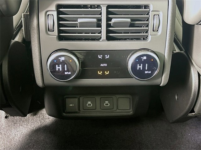 Used 2024 Land Rover Discovery Dynamic SE image 25