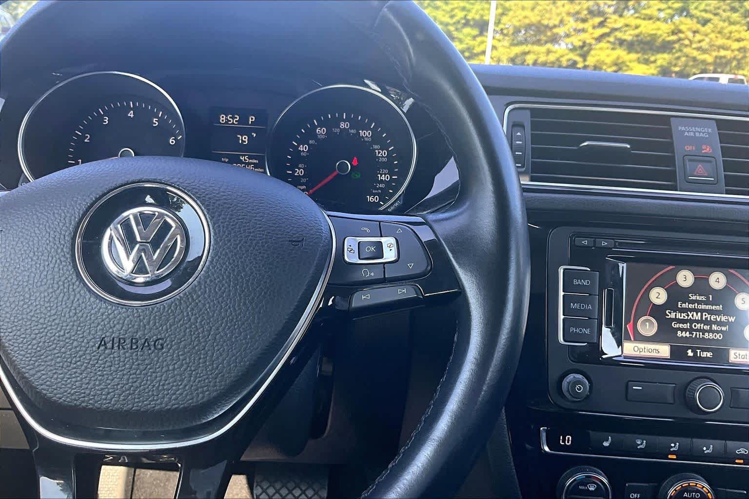 Used 2015 Volkswagen Jetta SEL FWD image 25