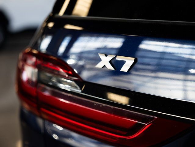 Used 2020 BMW X7 M50i image 8