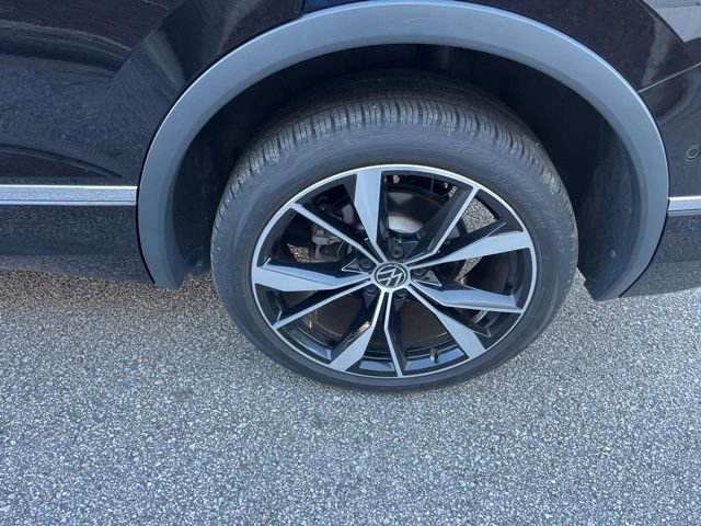 Used 2024 Volkswagen Tiguan SEL R-Line image 32