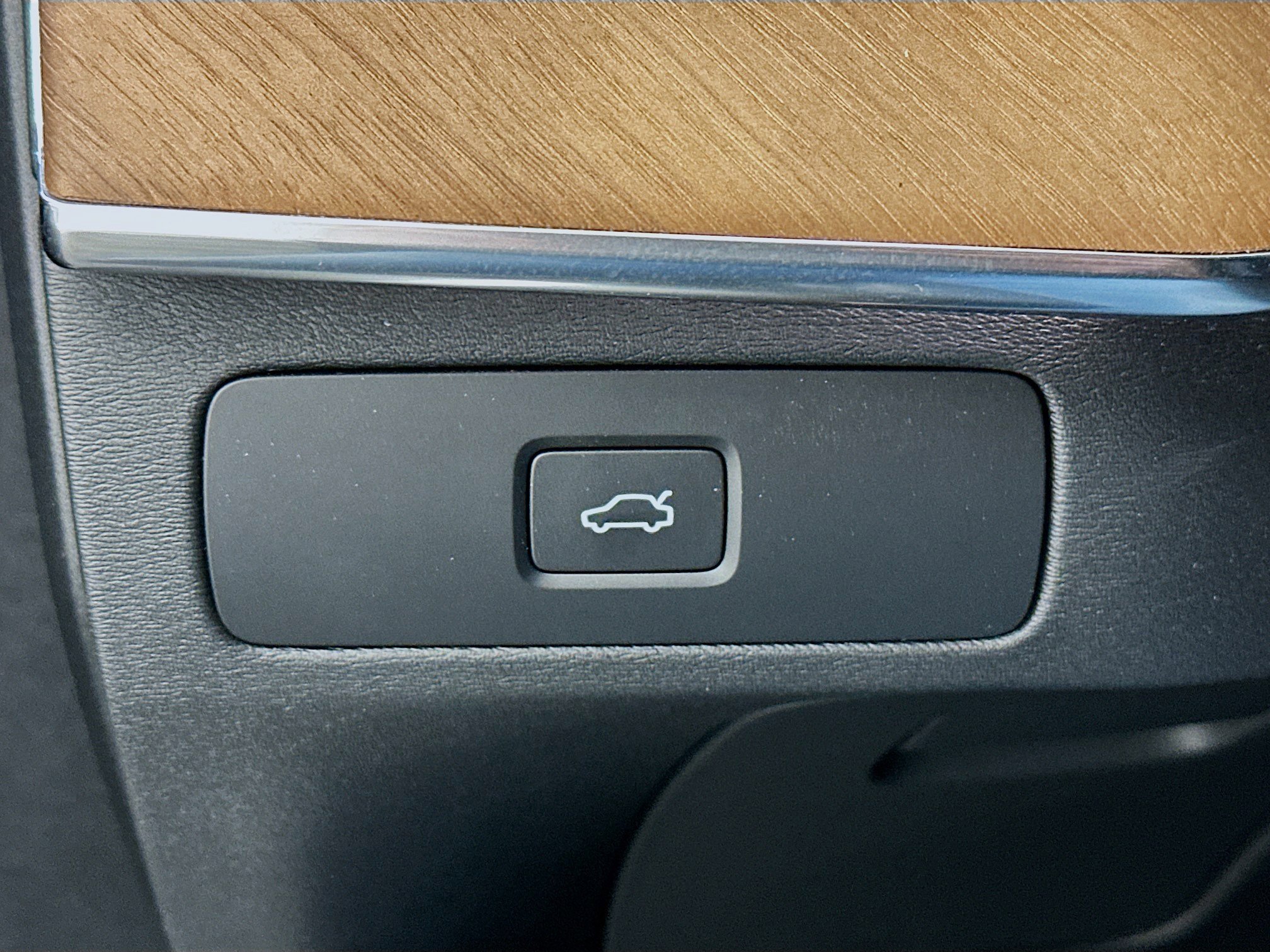 Used 2025 Volvo XC90 B6 Plus image 17