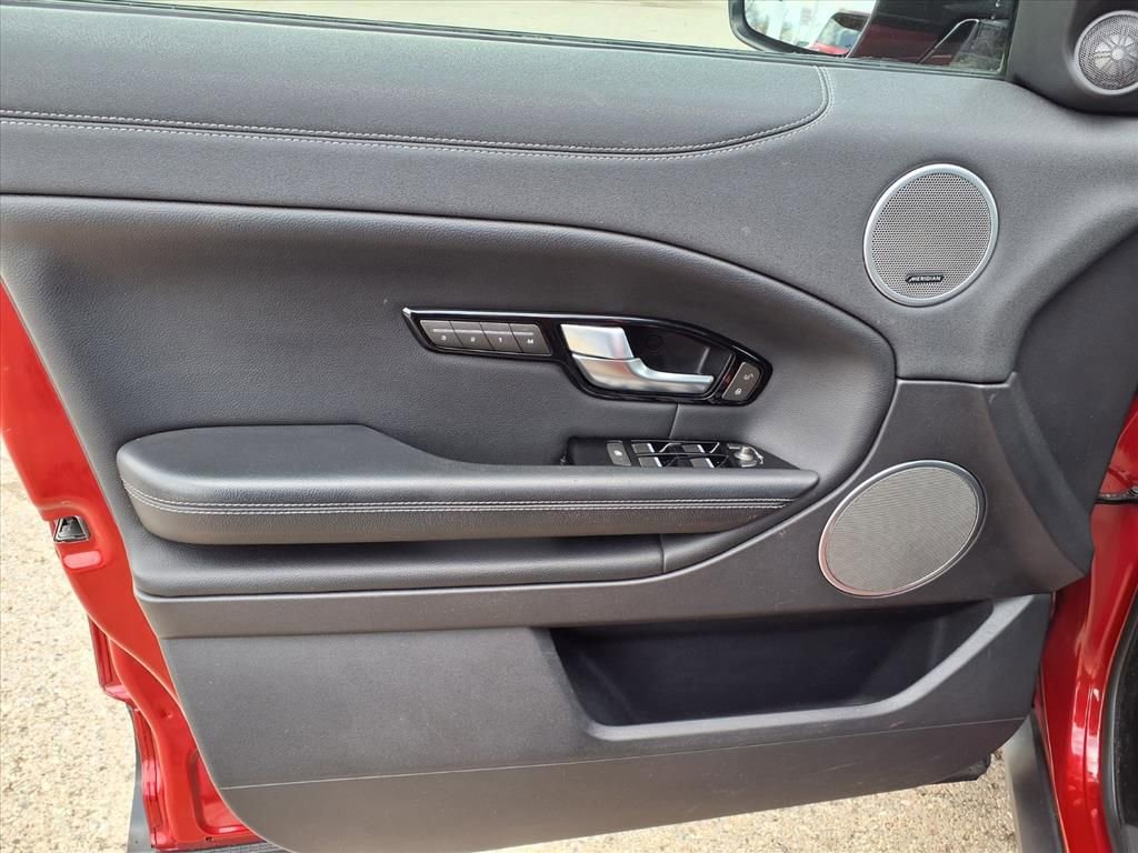 Used 2016 Land Rover Range Rover Evoque SE image 14