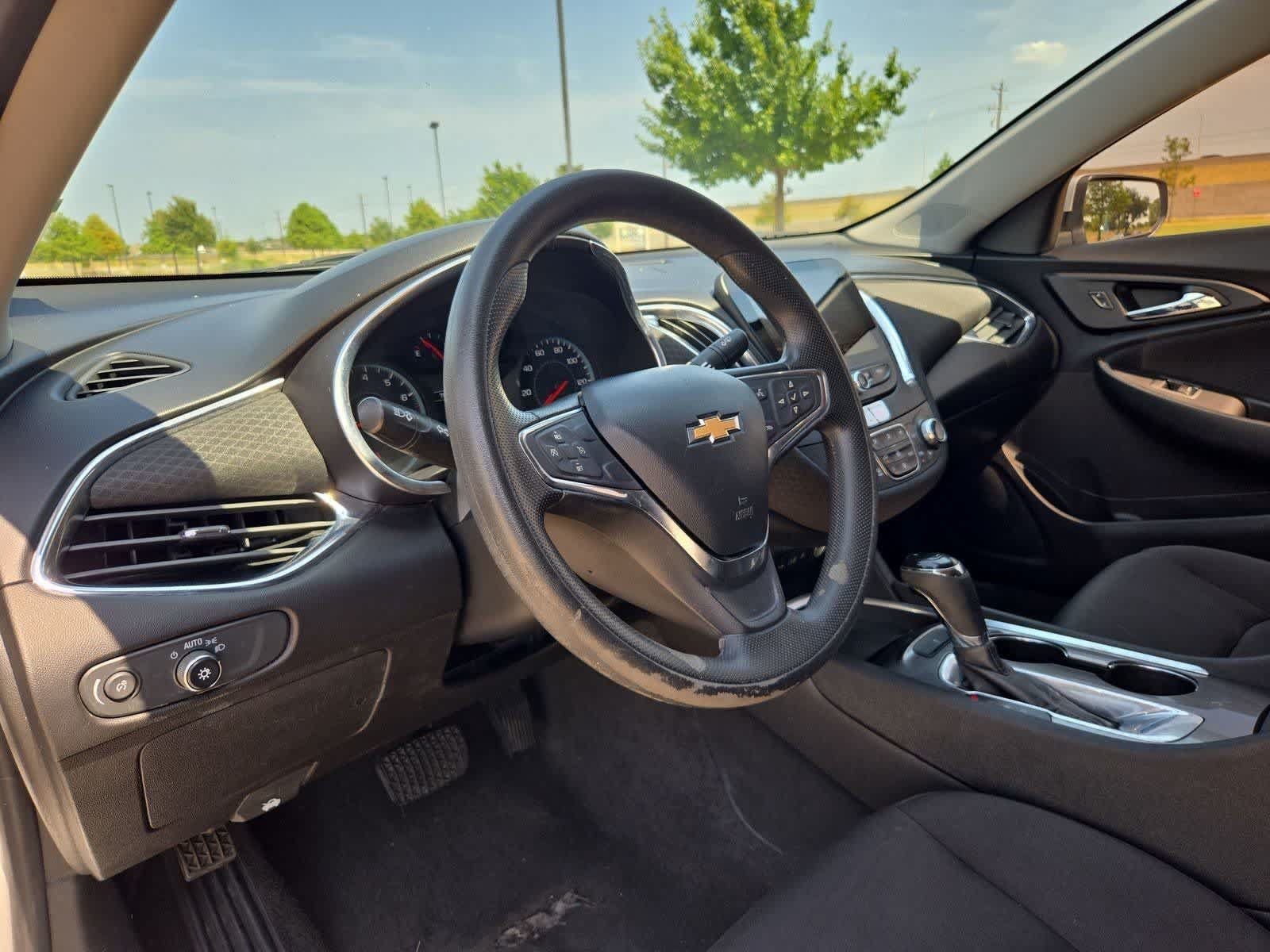 Used 2020 Chevrolet Malibu LT FWD image 2