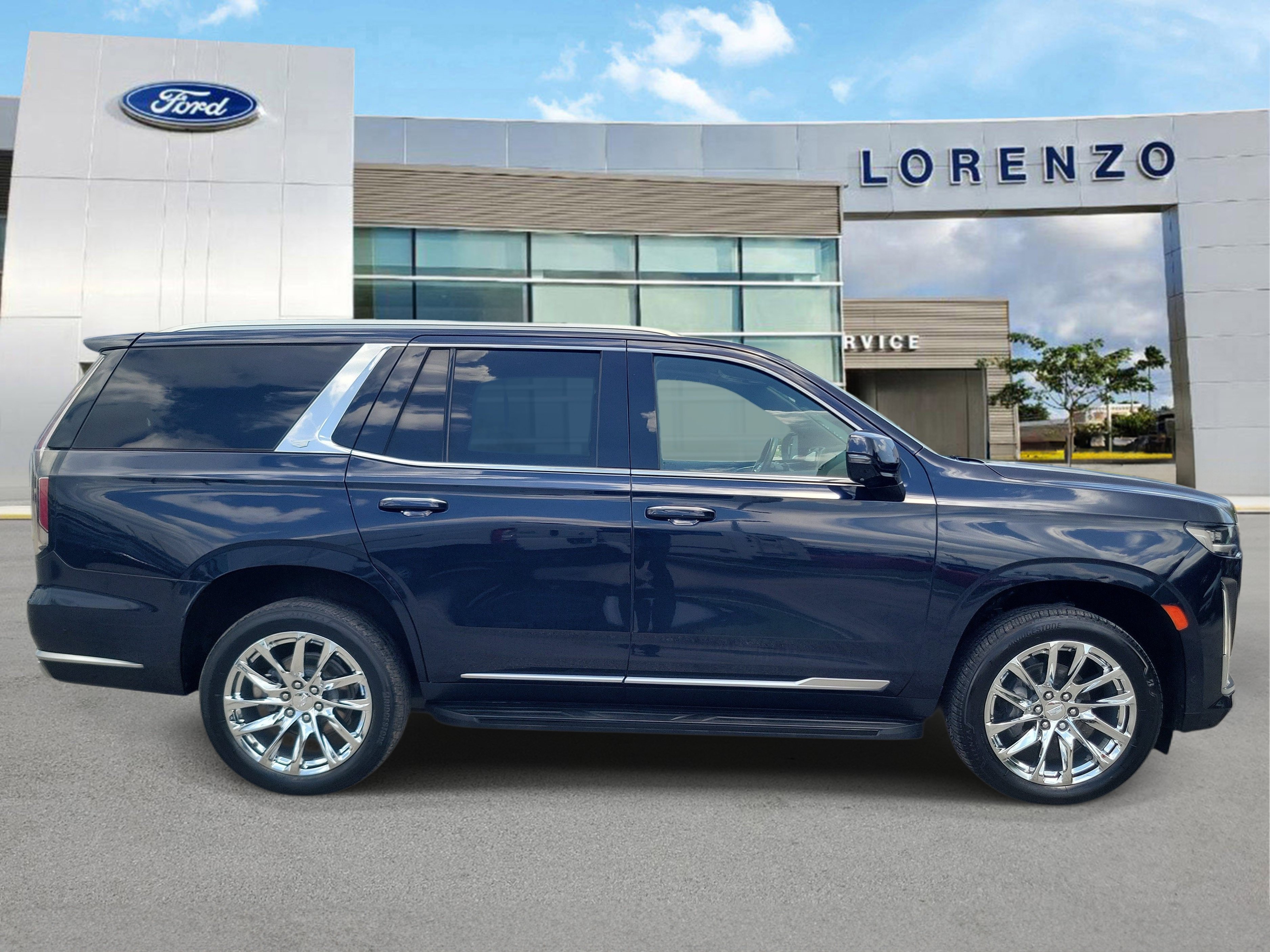 Used 2023 Cadillac Escalade Premium Luxury w/ LPO, Radiant Package AWD/4WD image 4