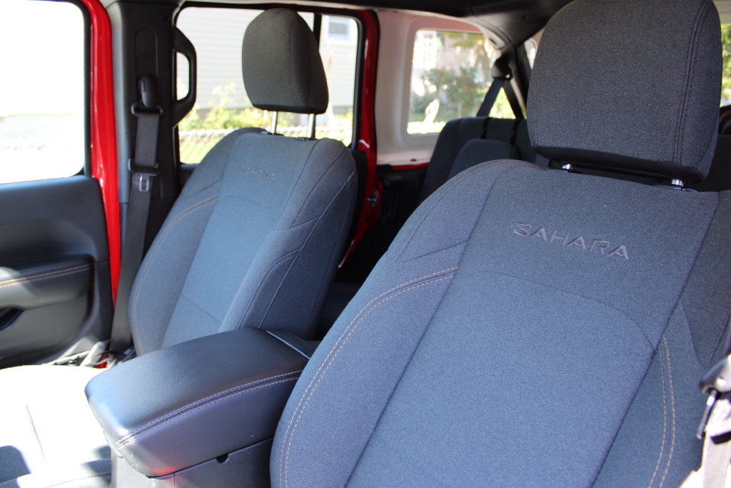 Used 2024 Jeep Wrangler Unlimited Sahara AWD/4WD image 9