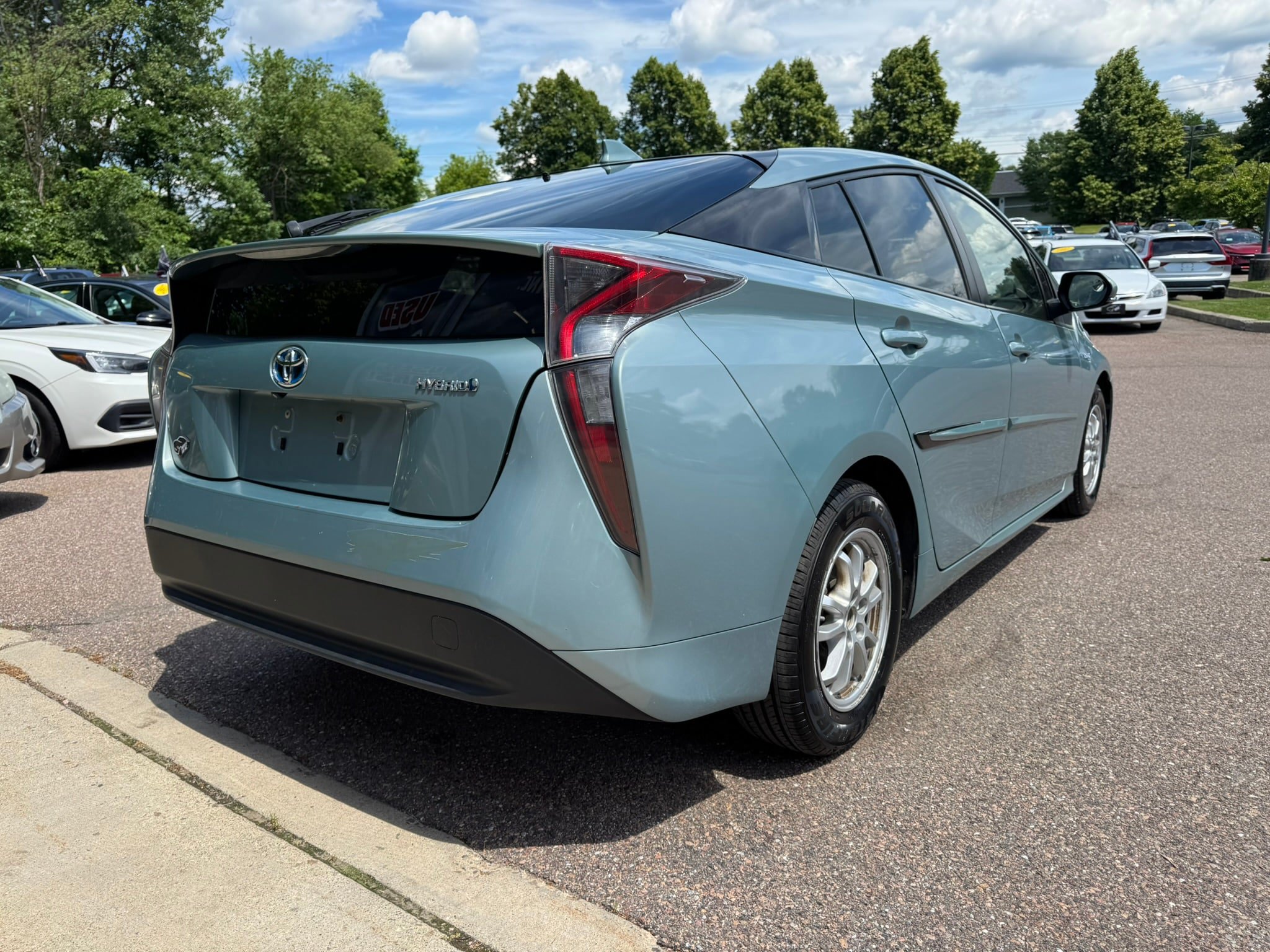 Used 2016 Toyota Prius Two w/ Preferred Accessory Package FWD image 7