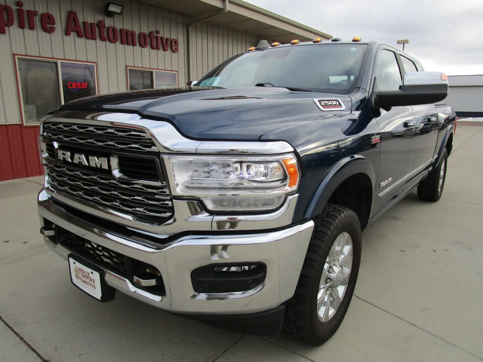 Used 2022 RAM 2500 Limited AWD/4WD image 3