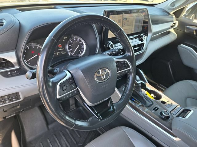 Used 2022 Toyota Highlander Platinum AWD/4WD image 12