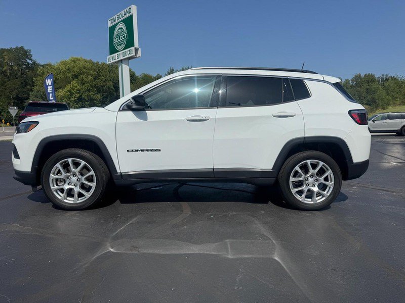 Used 2023 Jeep Compass Latitude AWD/4WD image 4