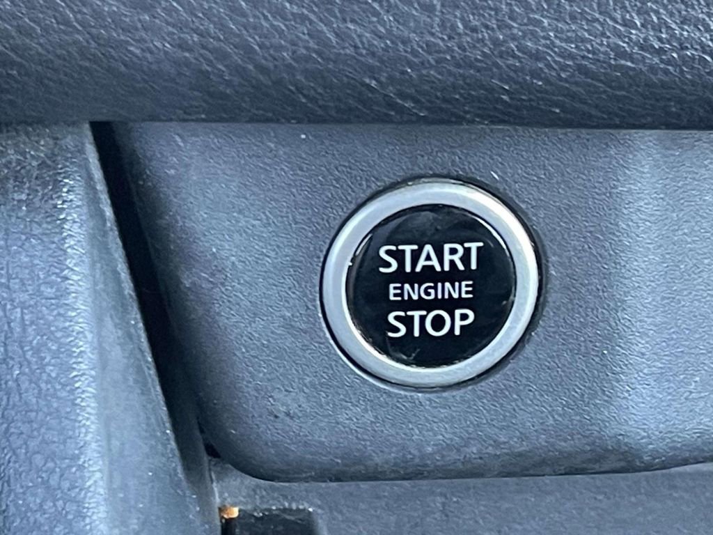 Used 2022 Nissan Rogue SV image 45