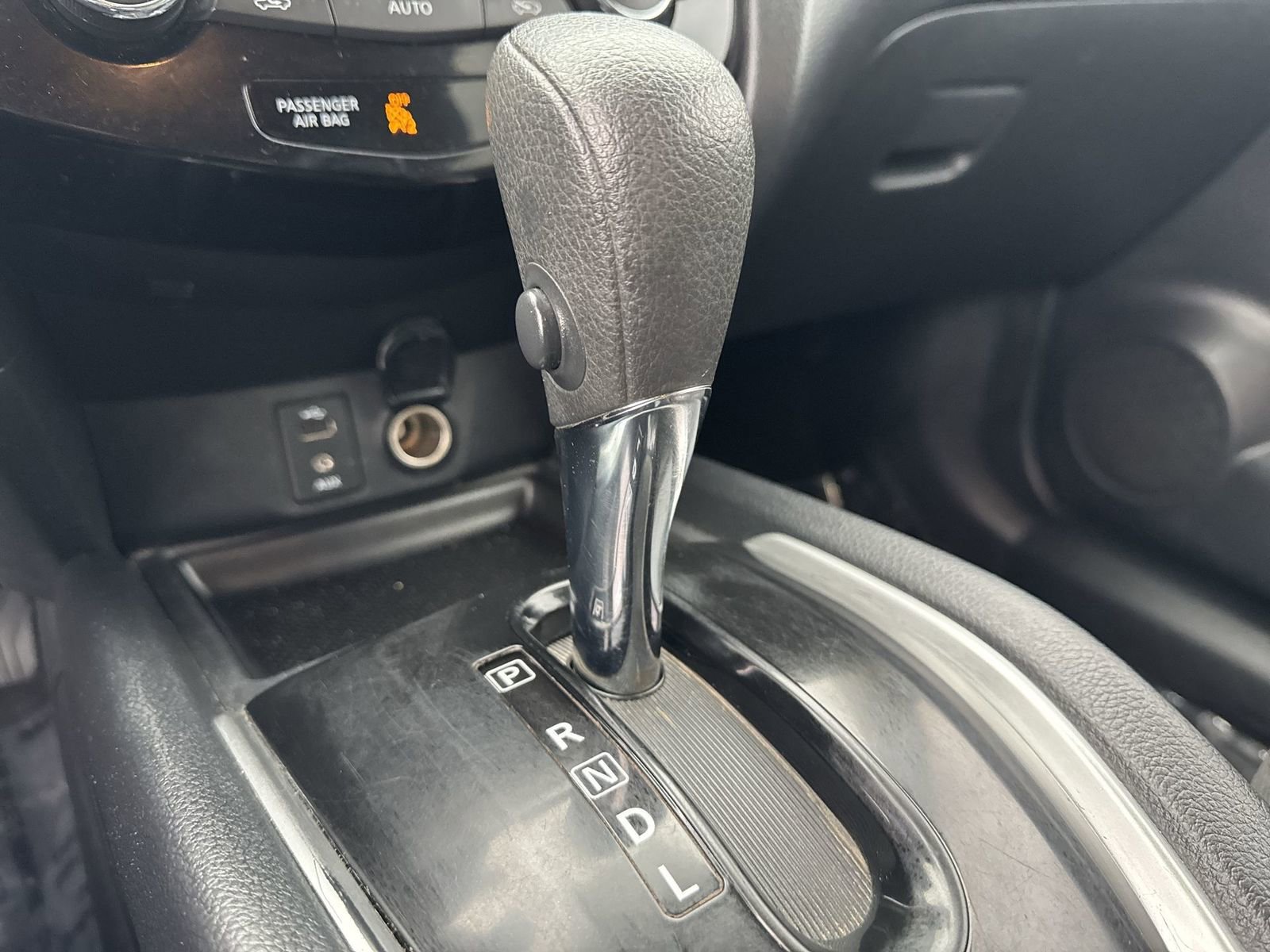 Used 2016 Nissan Rogue SV image 23