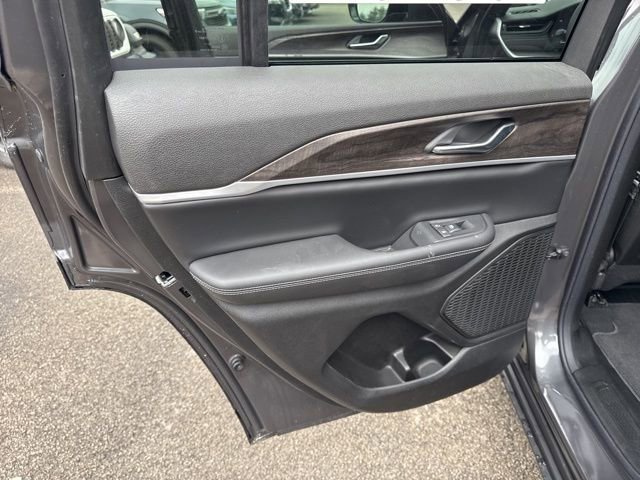 Used 2026 Jeep Grand Cherokee Altitude image 18