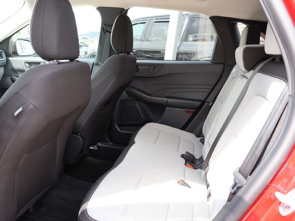 Used 2025 Ford Escape Active w/ Cold Weather Package FWD image 17