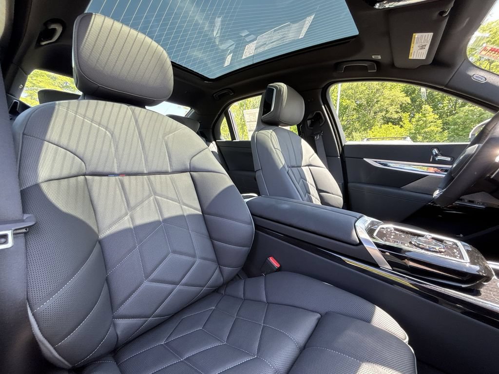 Used 2026 BMW 760i xDrive w/ Luxury Rear Seating Package AWD/4WD image 28