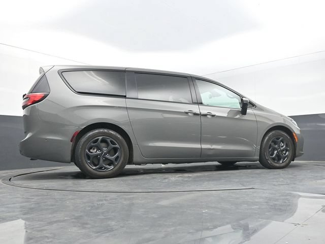 Used 2023 Chrysler Pacifica Touring-L w/ S Appearance Package FWD image 46