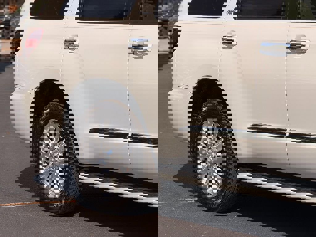 Used 2021 Toyota Sequoia Platinum AWD/4WD image 9