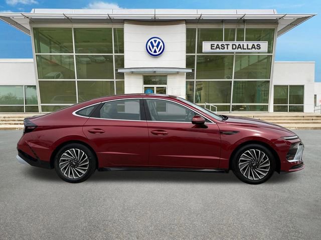 Used 2025 Hyundai Sonata SEL FWD image 2