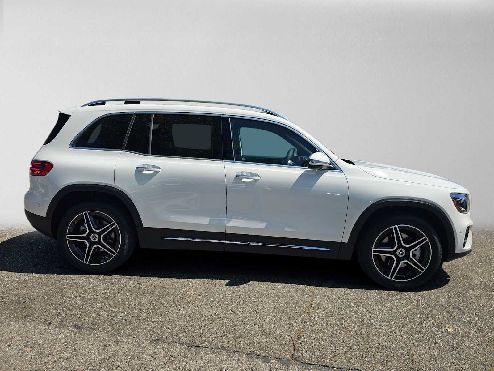 New 2026 Mercedes-Benz GLB 250 image 2