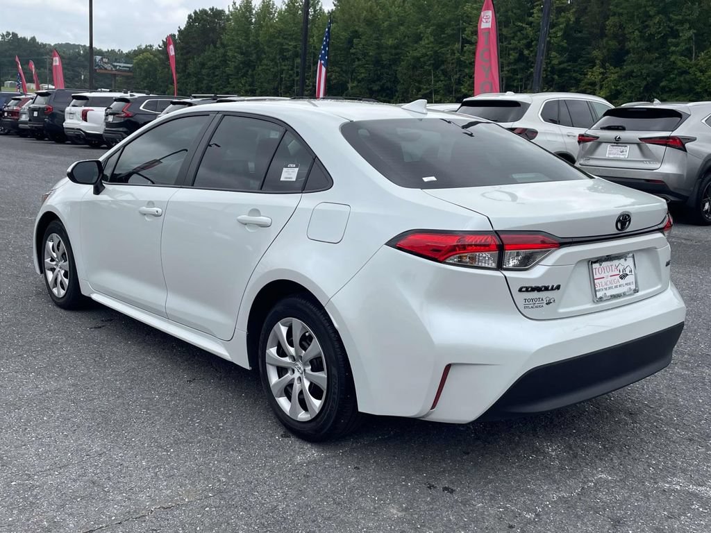 Used 2025 Toyota Corolla LE FWD image 4