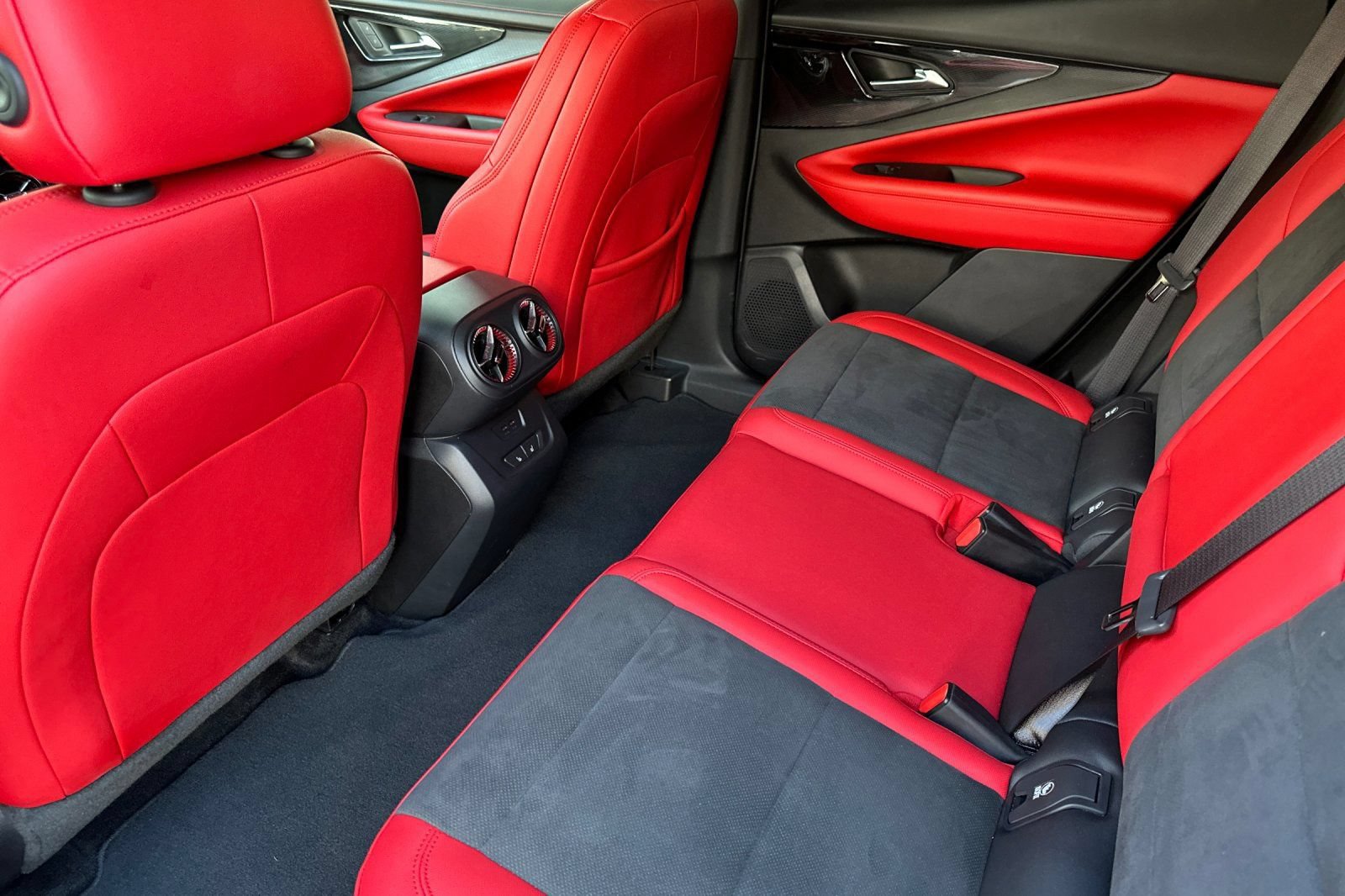 Certified 2025 Chevrolet Blazer EV RS RWD image 13