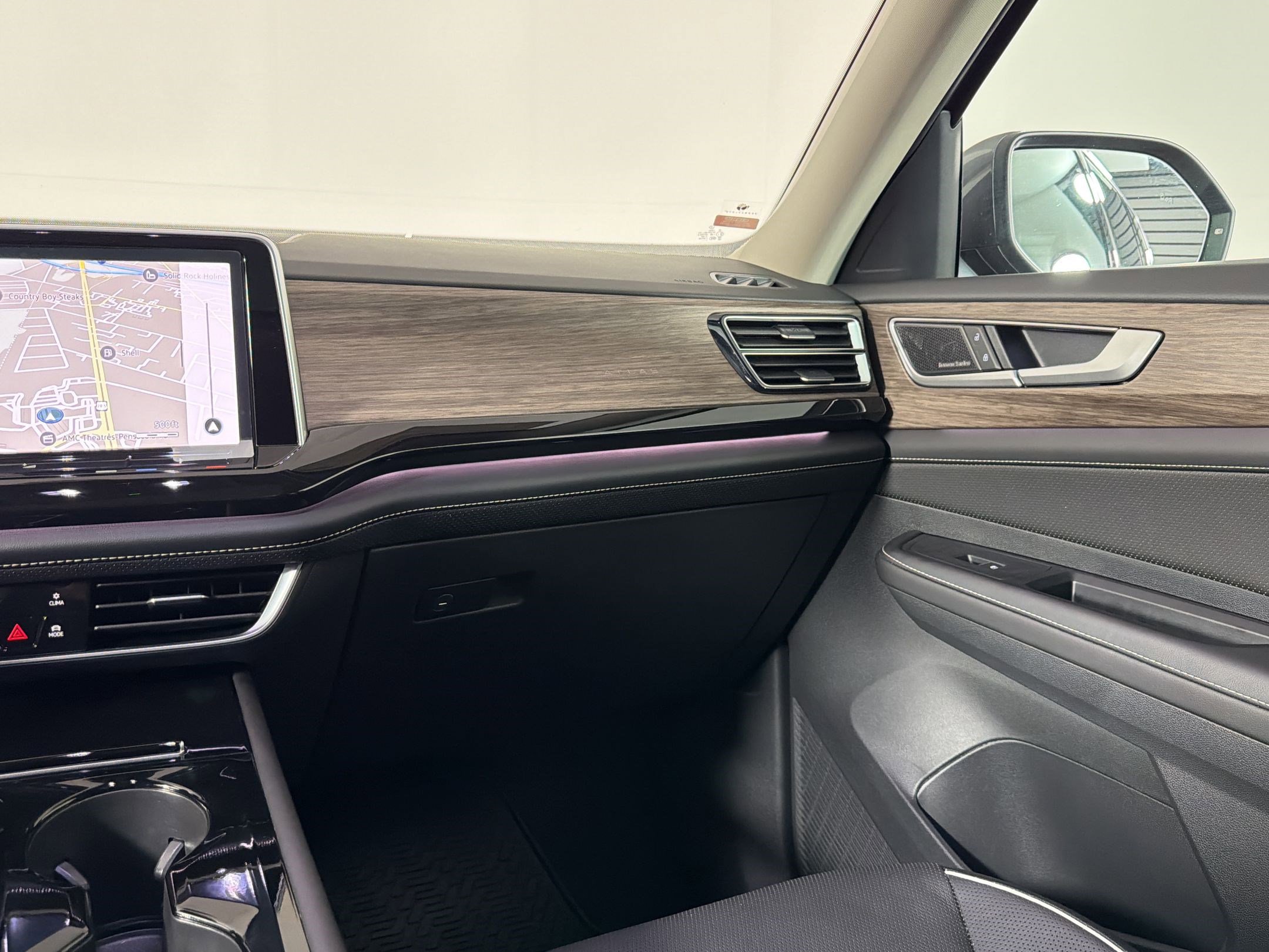 Used 2024 Volkswagen Atlas SEL Premium R-Line AWD/4WD image 29