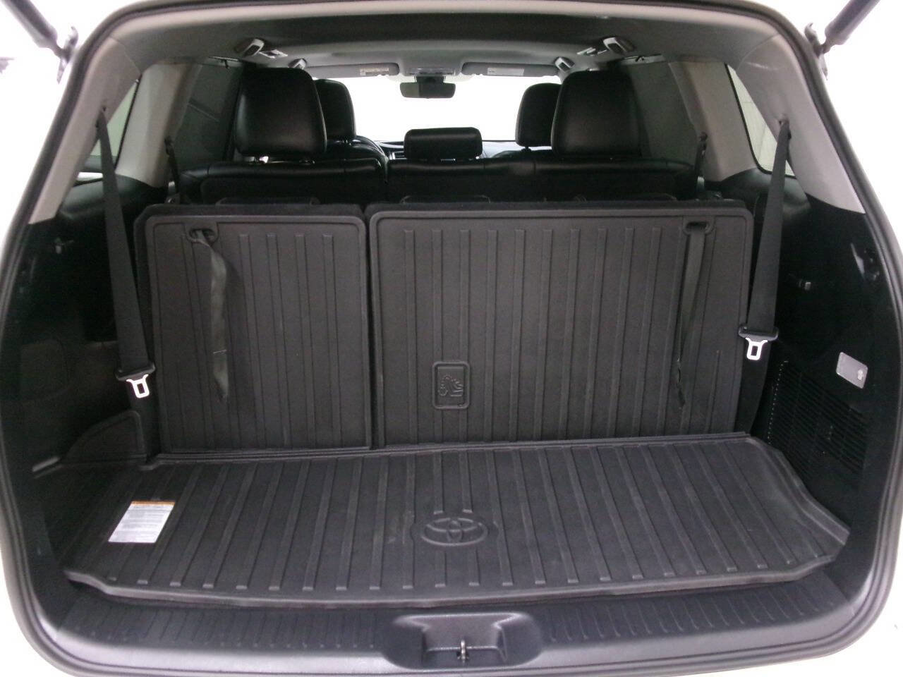 Used 2018 Toyota Highlander XLE image 28