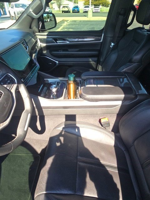 Used 2022 Jeep Wagoneer Series II w/ Convenience Group I AWD/4WD image 9