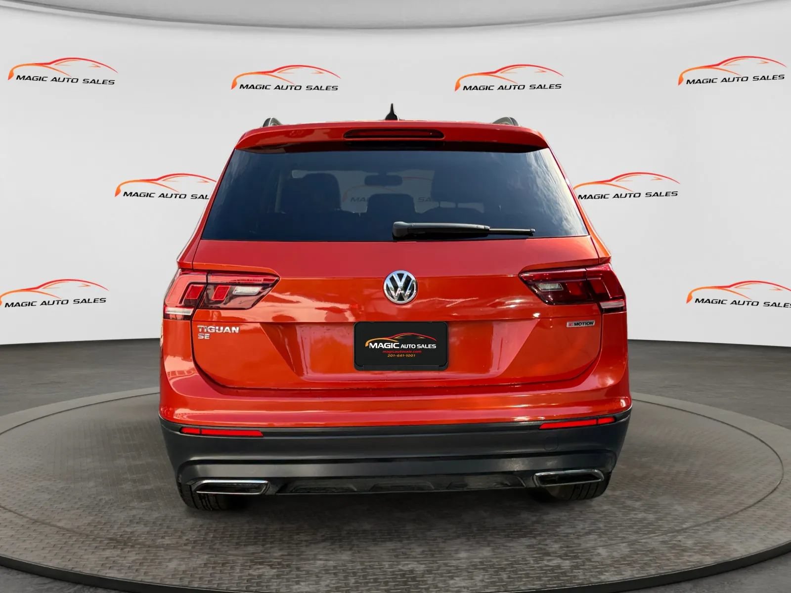 Used 2019 Volkswagen Tiguan SE w/ Panoramic Sunroof Package AWD/4WD image 9