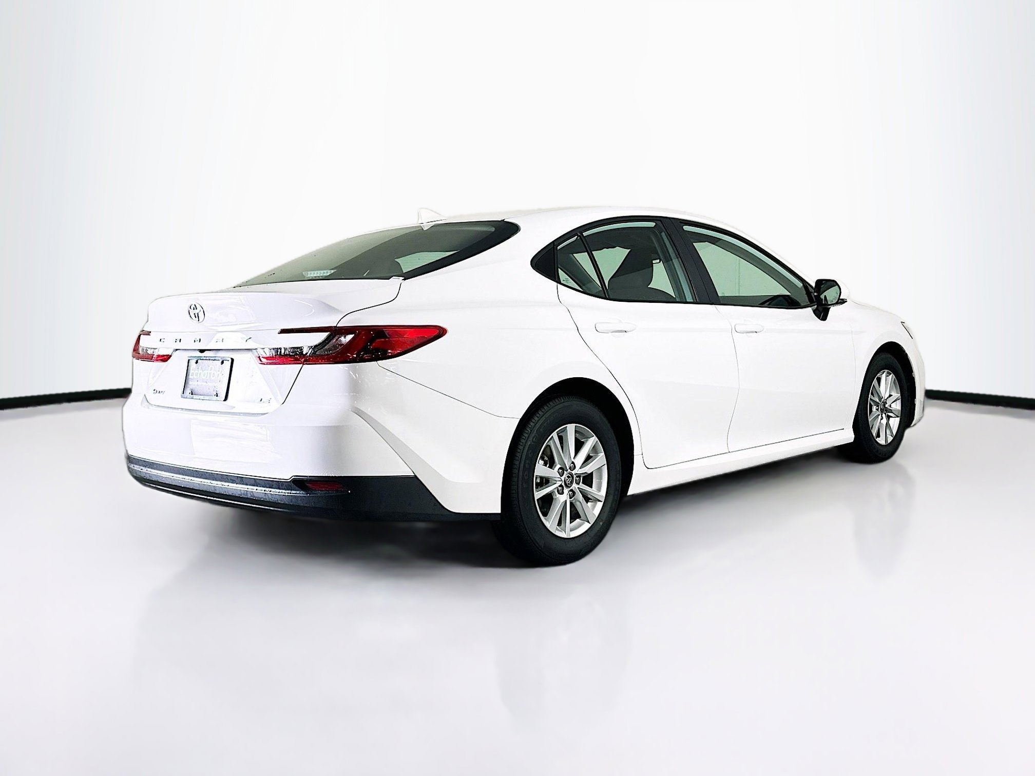 Used 2025 Toyota Camry LE image 9