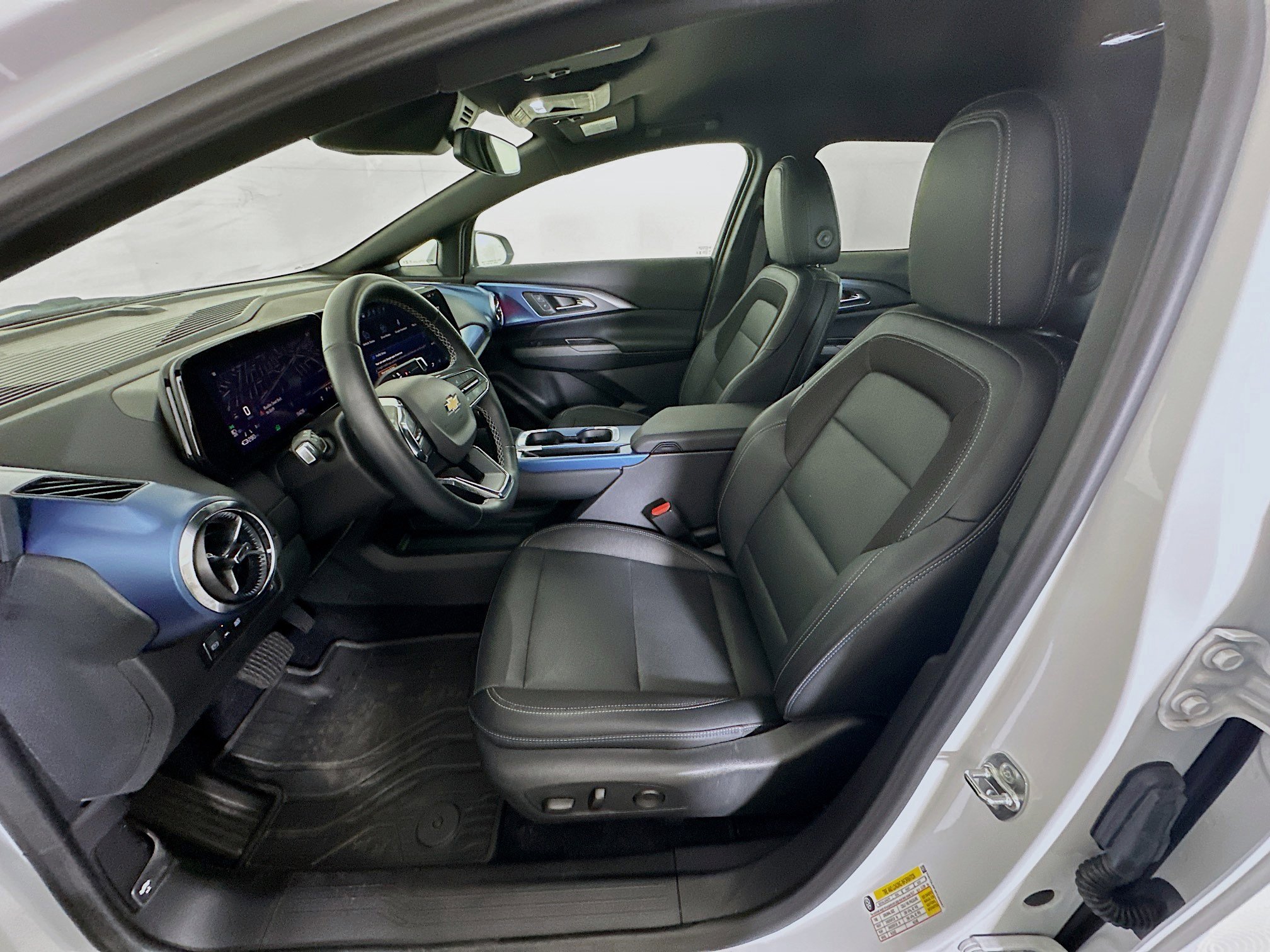 Used 2024 Chevrolet Equinox EV LT image 13