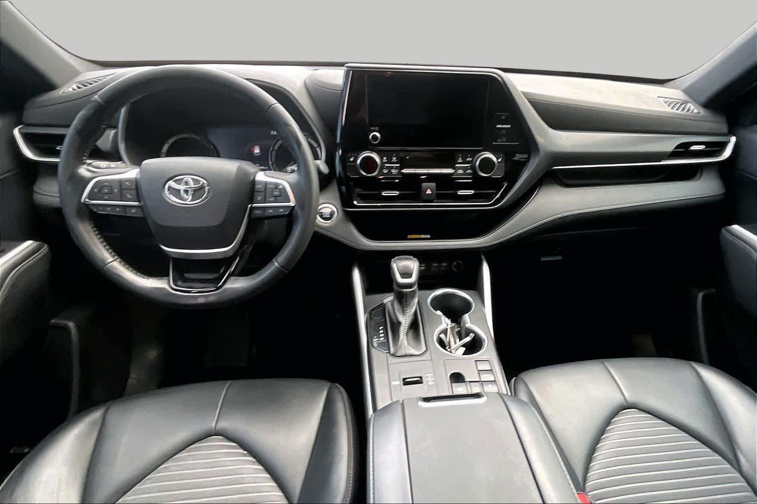 Used 2023 Toyota Highlander XSE FWD image 16
