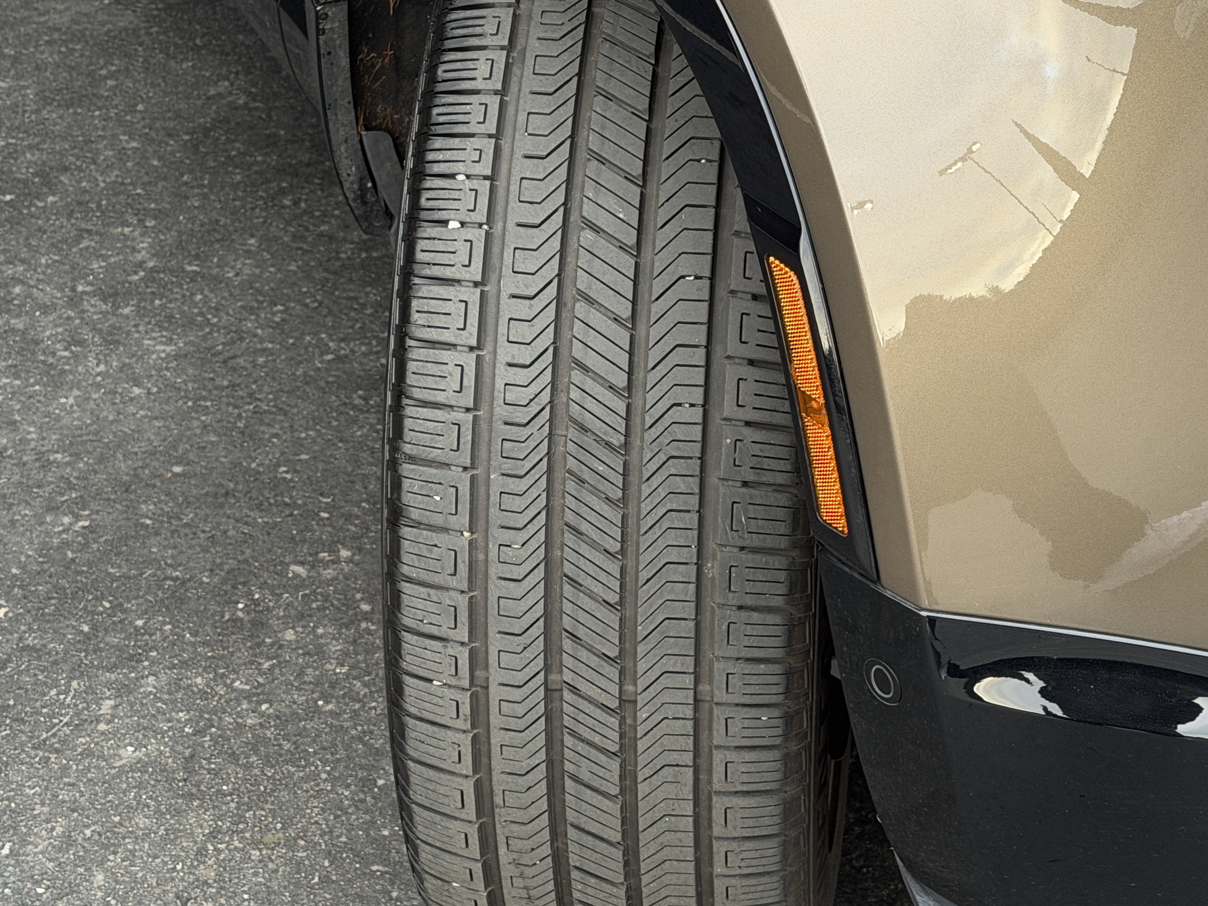 Certified 2025 Land Rover Defender 110 X-Dynamic SE image 3