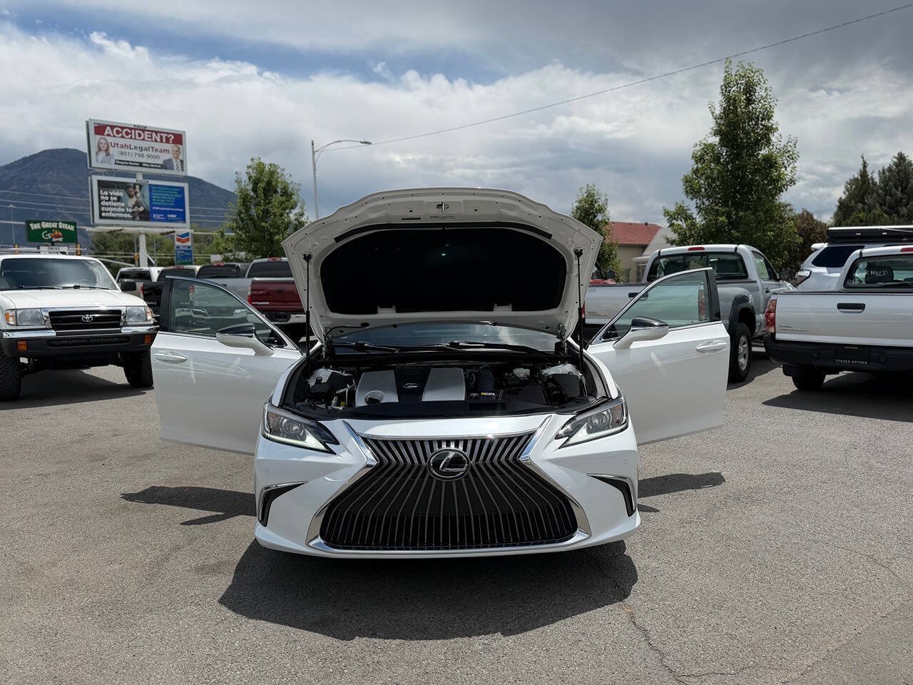 Used 2020 Lexus ES 350 w/ Premium Package FWD image 2