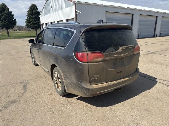 Used 2020 Chrysler Pacifica Touring-L Plus FWD image 5