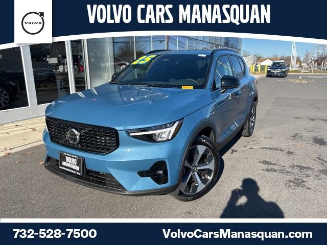 Certified 2025 Volvo XC40 B5 Plus image 1