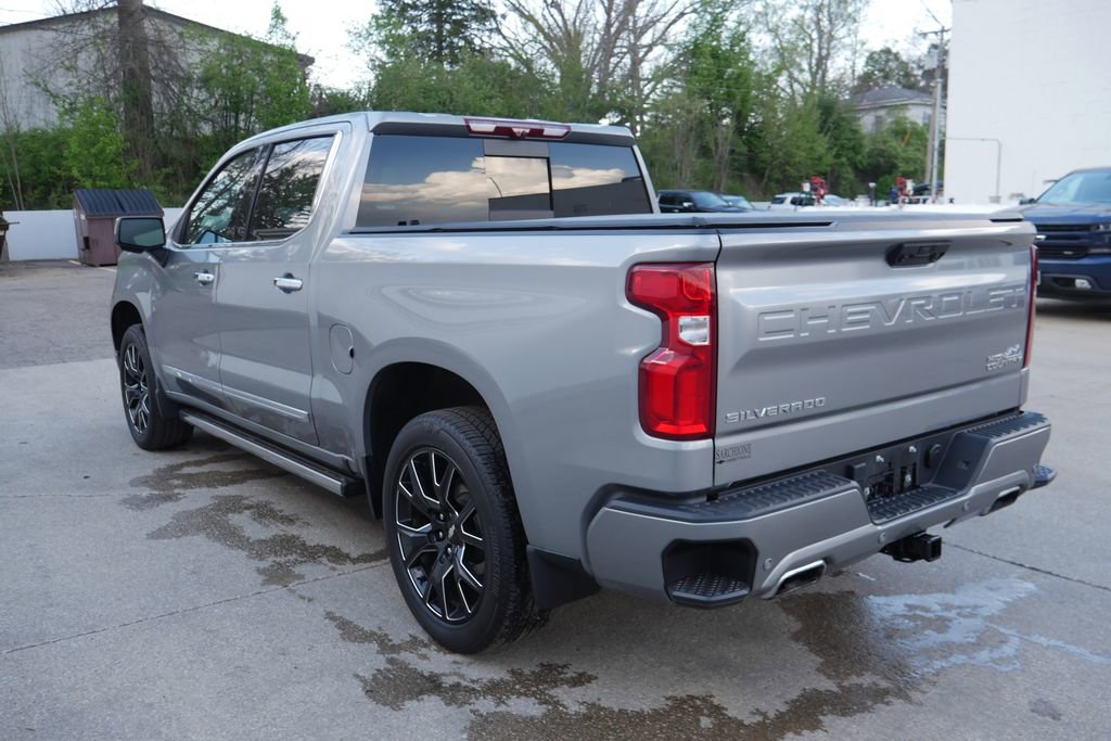 Used 2024 Chevrolet Silverado 1500 High Country w/ Technology Package AWD/4WD image 5