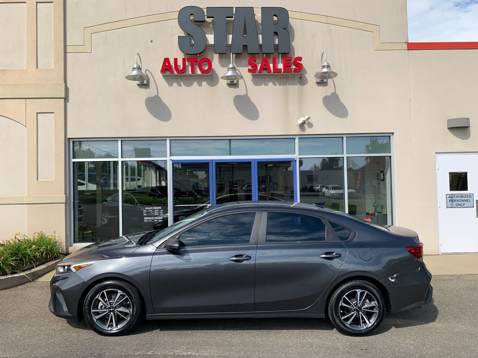 Used 2023 Kia Forte LXS FWD image 4
