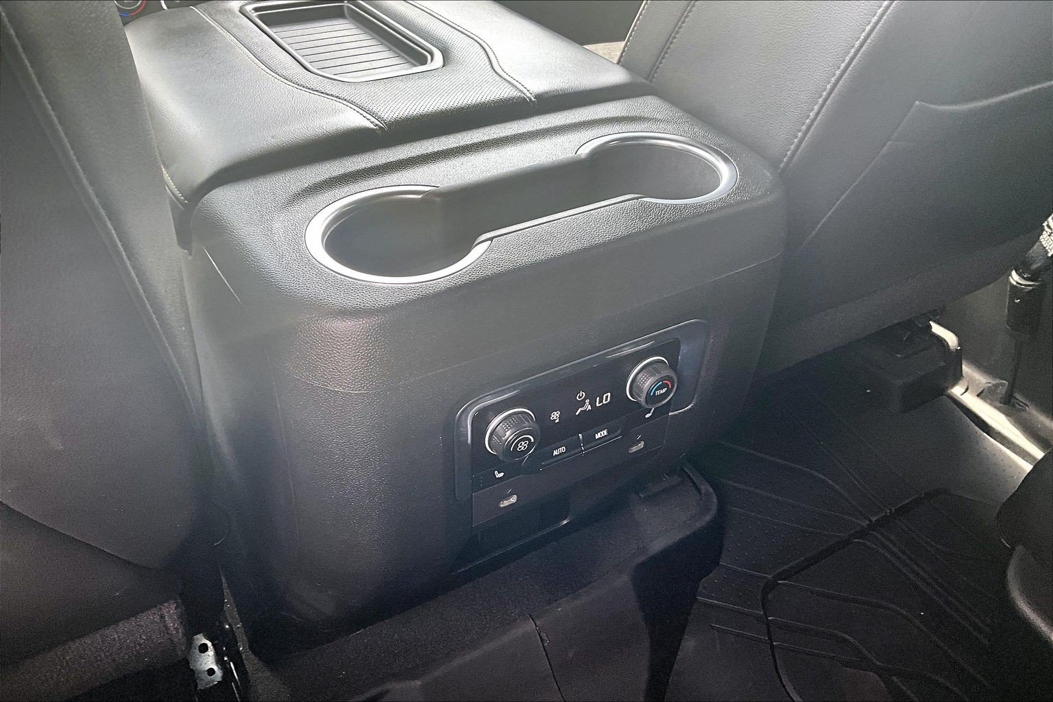Used 2021 Chevrolet Suburban Premier w/ Premium Package AWD/4WD image 34