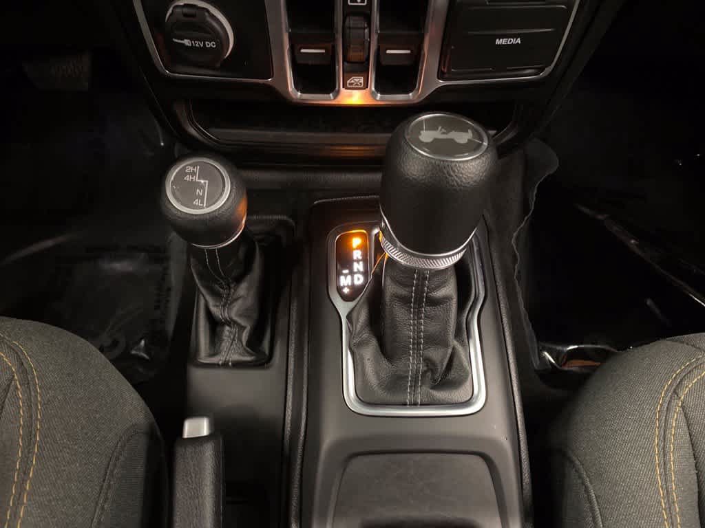 Used 2025 Jeep Wrangler Unlimited Sahara AWD/4WD image 25