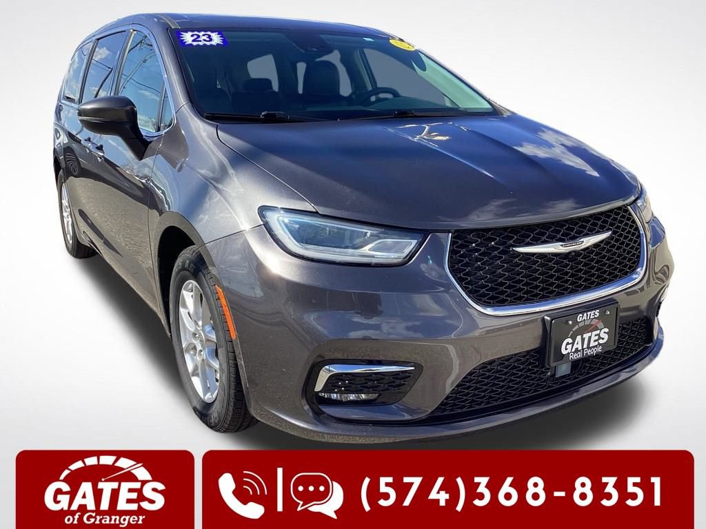 Used 2023 Chrysler Pacifica Touring-L FWD image 1
