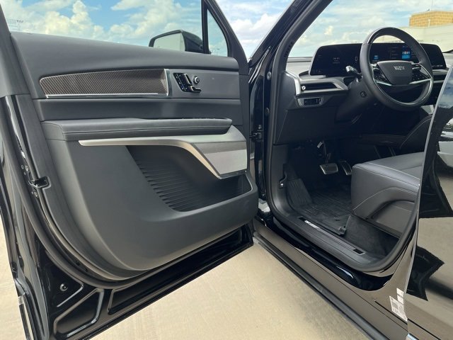 Certified 2026 Cadillac Vistiq Sport w/ LPO, Floor Liner Package image 28