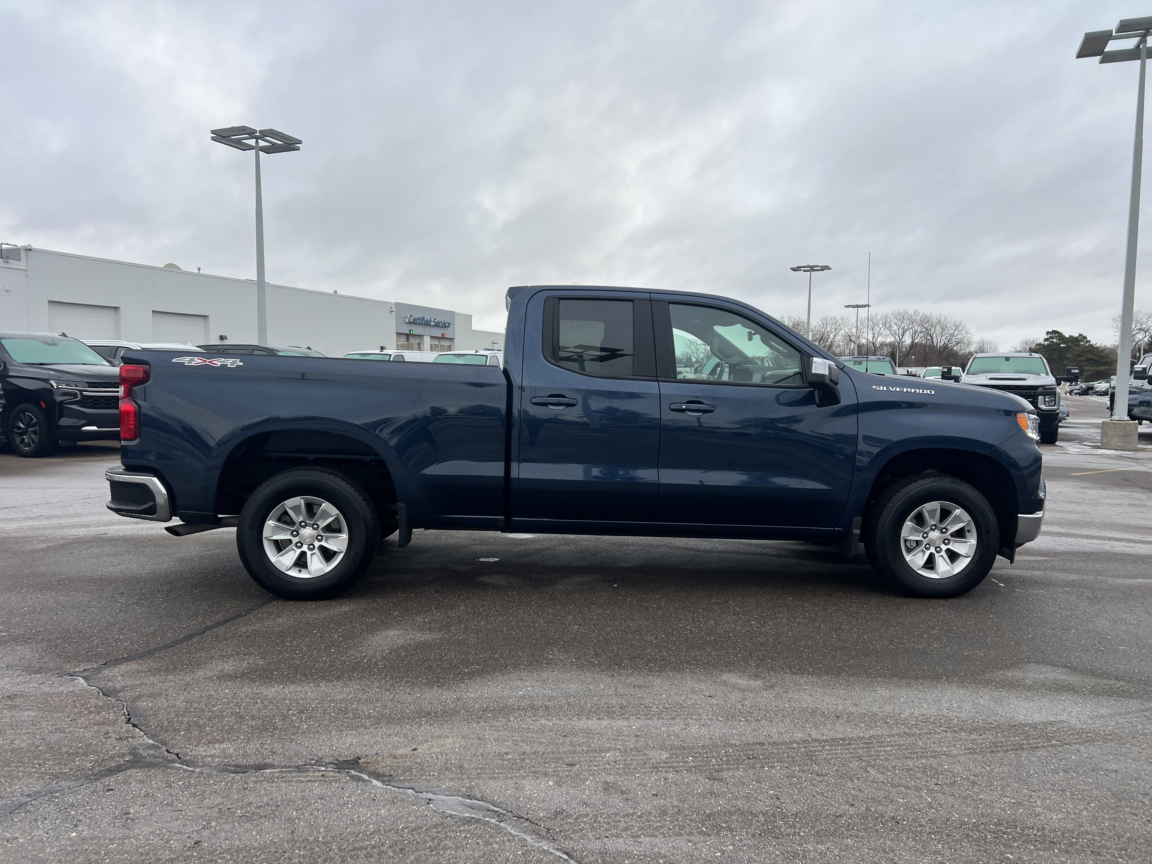 Used 2023 Chevrolet Silverado 1500 LT image 10