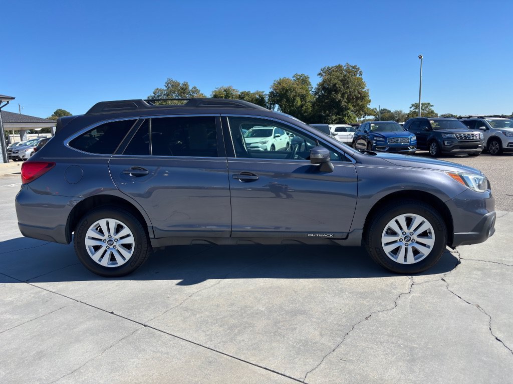 Used 2015 Subaru Outback 2.5i Premium AWD/4WD image 3