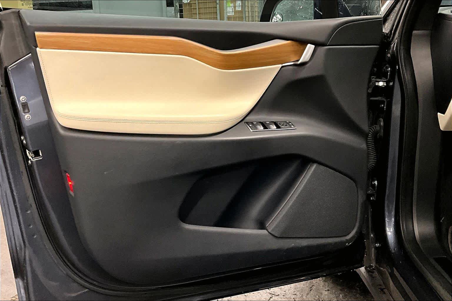Used 2021 Tesla Model X Long Range image 21