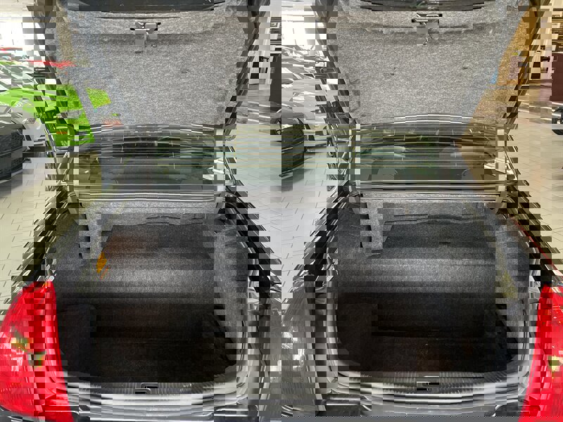 Used 2009 Lincoln Town Car Signature Limited image 24