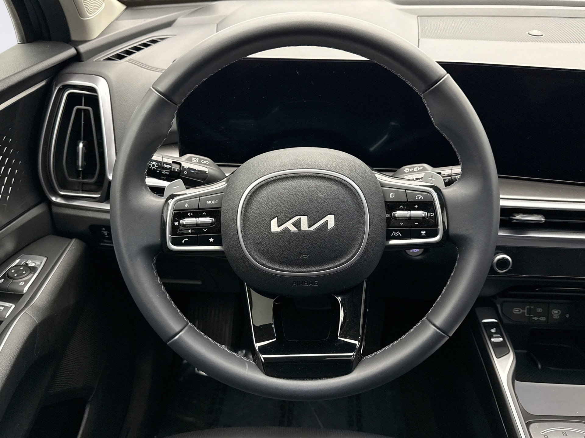 Used 2025 Kia Sorento EX image 12