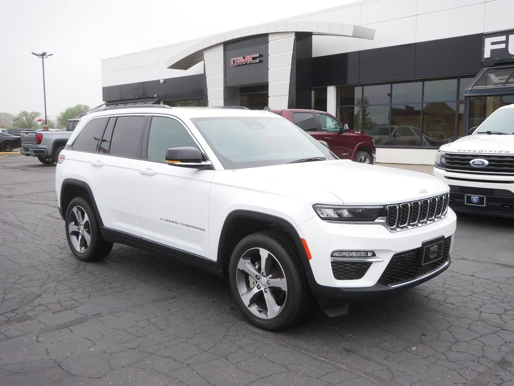 Used 2024 Jeep Grand Cherokee Limited AWD/4WD image 3