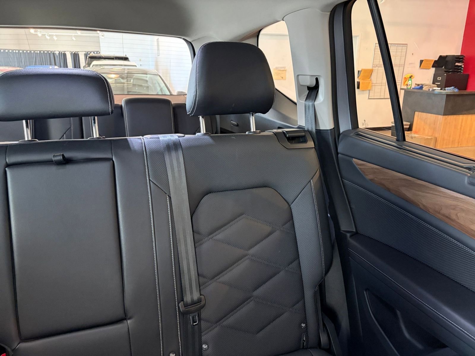 Used 2025 Volkswagen Atlas SE image 37