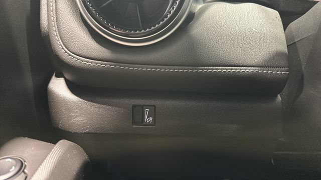 Used 2023 Chevrolet Colorado LT AWD/4WD image 10