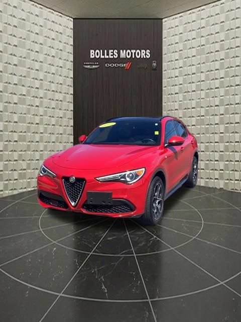 Used 2023 Alfa Romeo Stelvio Ti AWD/4WD image 17